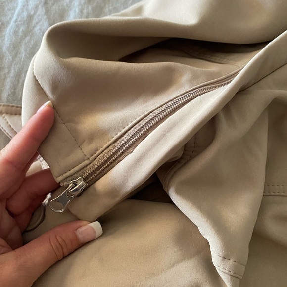 🆕 Covington trench coat. Women’s size medium. - Picture 4 of 5